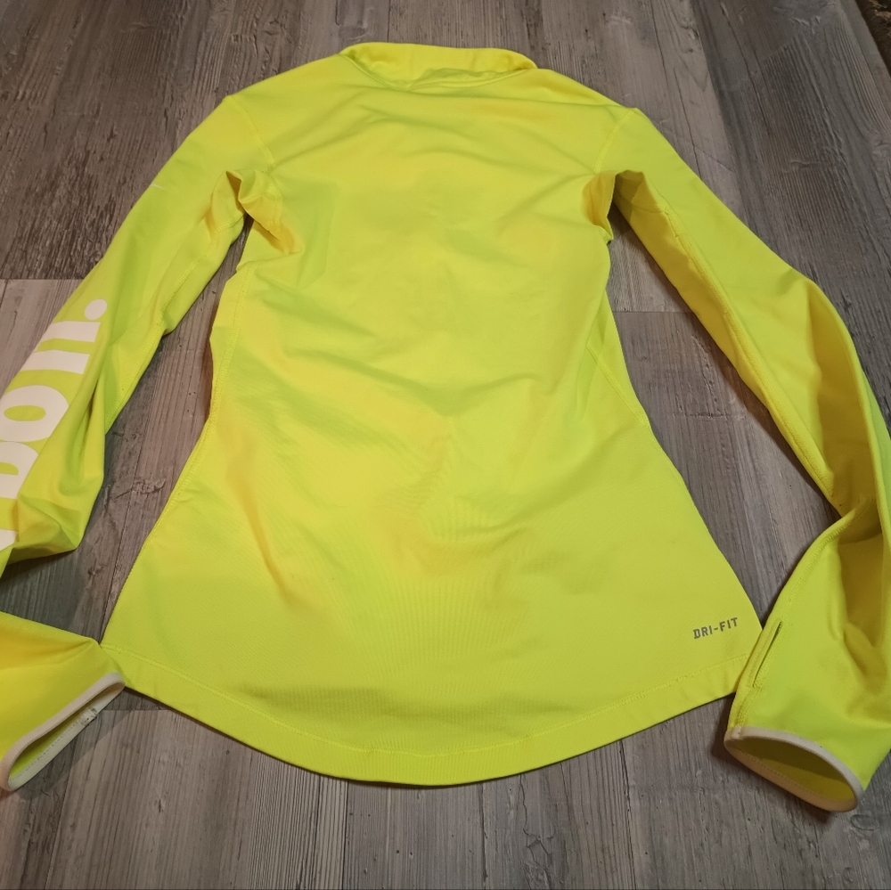 Nike Top - Picture 4 of 5
